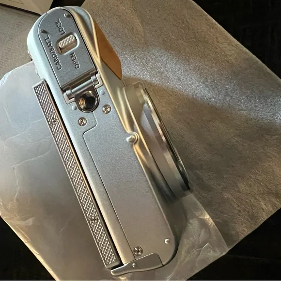 Canon SX740 HS Silver Digital Camera - Picture 11 of 16